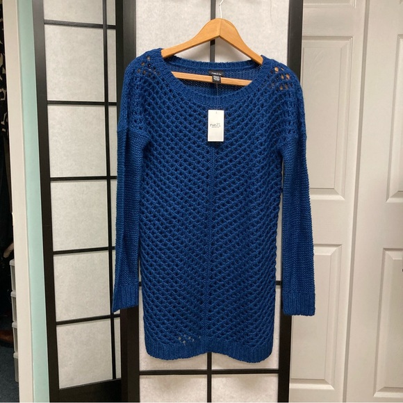 NWT RUE 21 size M Open crocheted sweater. Cobalt blue. - Picture 8 of 12